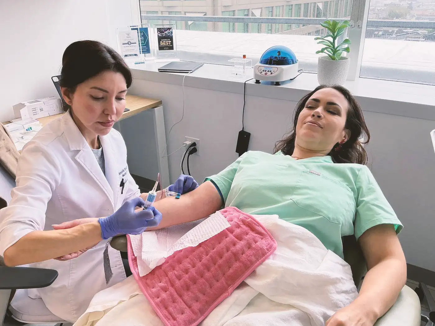 danielle bautista performing a prf ez gel procedure in office
